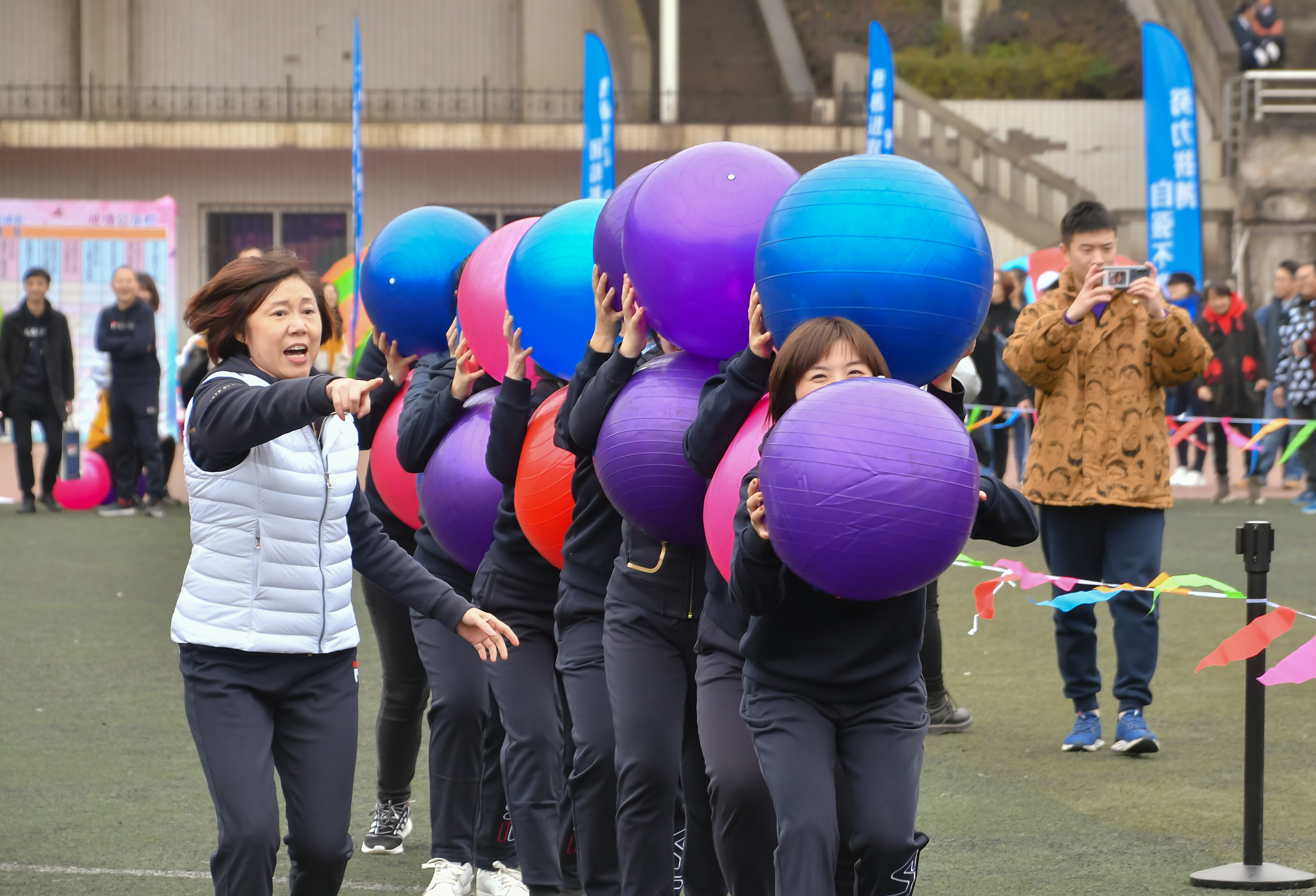 综合新闻学校举办2020年教职工秋季趣味运动会